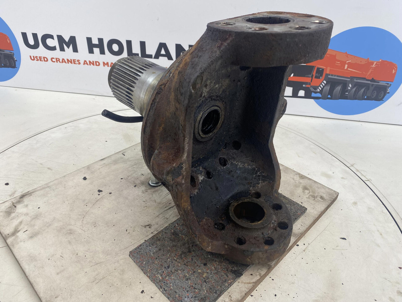 Liebherr LTM 1025 Steering knuckle 16 holes axle 1 - מפרק היגוי עבור עגורן נייד: תמונה 4 Liebherr LTM 1025 Steering knuckle 16 holes axle 1 - מפרק היגוי עבור עגורן נייד: תמונה 4