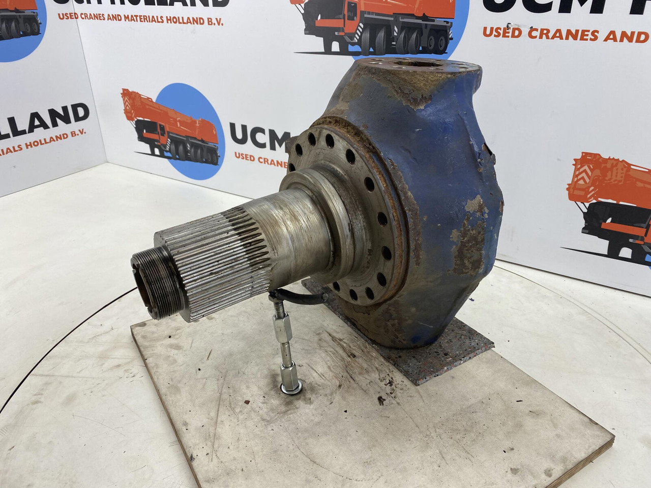 Liebherr LTM 1030-2 Steering knuckle 16 holes axle 2 - מפרק היגוי עבור עגורן נייד: תמונה 1 Liebherr LTM 1030-2 Steering knuckle 16 holes axle 2 - מפרק היגוי עבור עגורן נייד: תמונה 1
