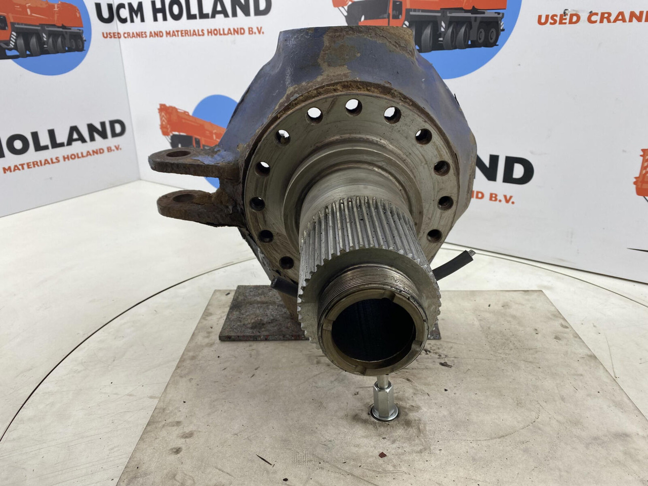 Liebherr LTM 1030-2 Steering knuckle 16 holes axle 2 - מפרק היגוי עבור עגורן נייד: תמונה 2 Liebherr LTM 1030-2 Steering knuckle 16 holes axle 2 - מפרק היגוי עבור עגורן נייד: תמונה 2