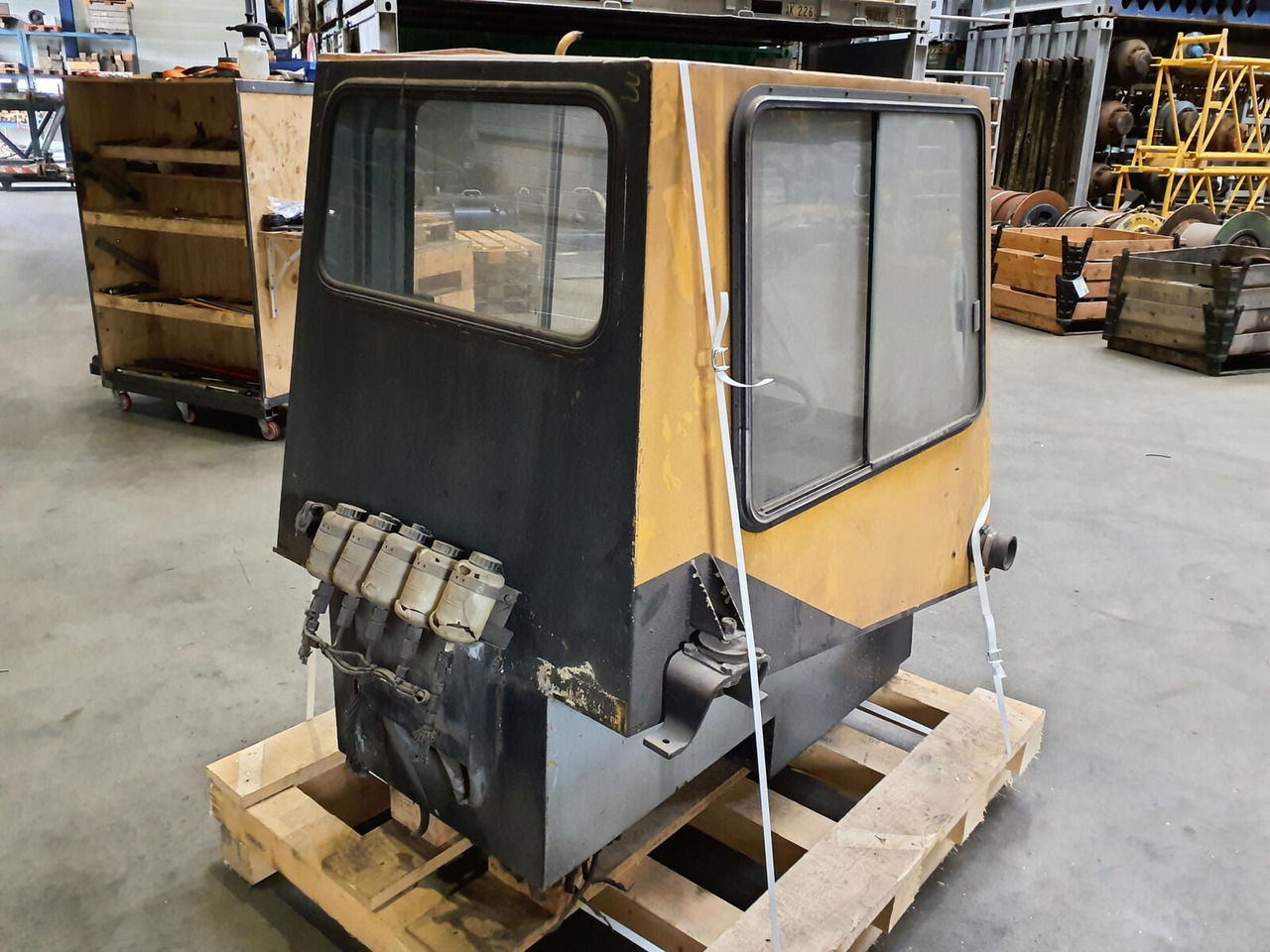 Liebherr LTM 1030 lower cabin - תא עבור עגורן נייד: תמונה 4 Liebherr LTM 1030 lower cabin - תא עבור עגורן נייד: תמונה 4