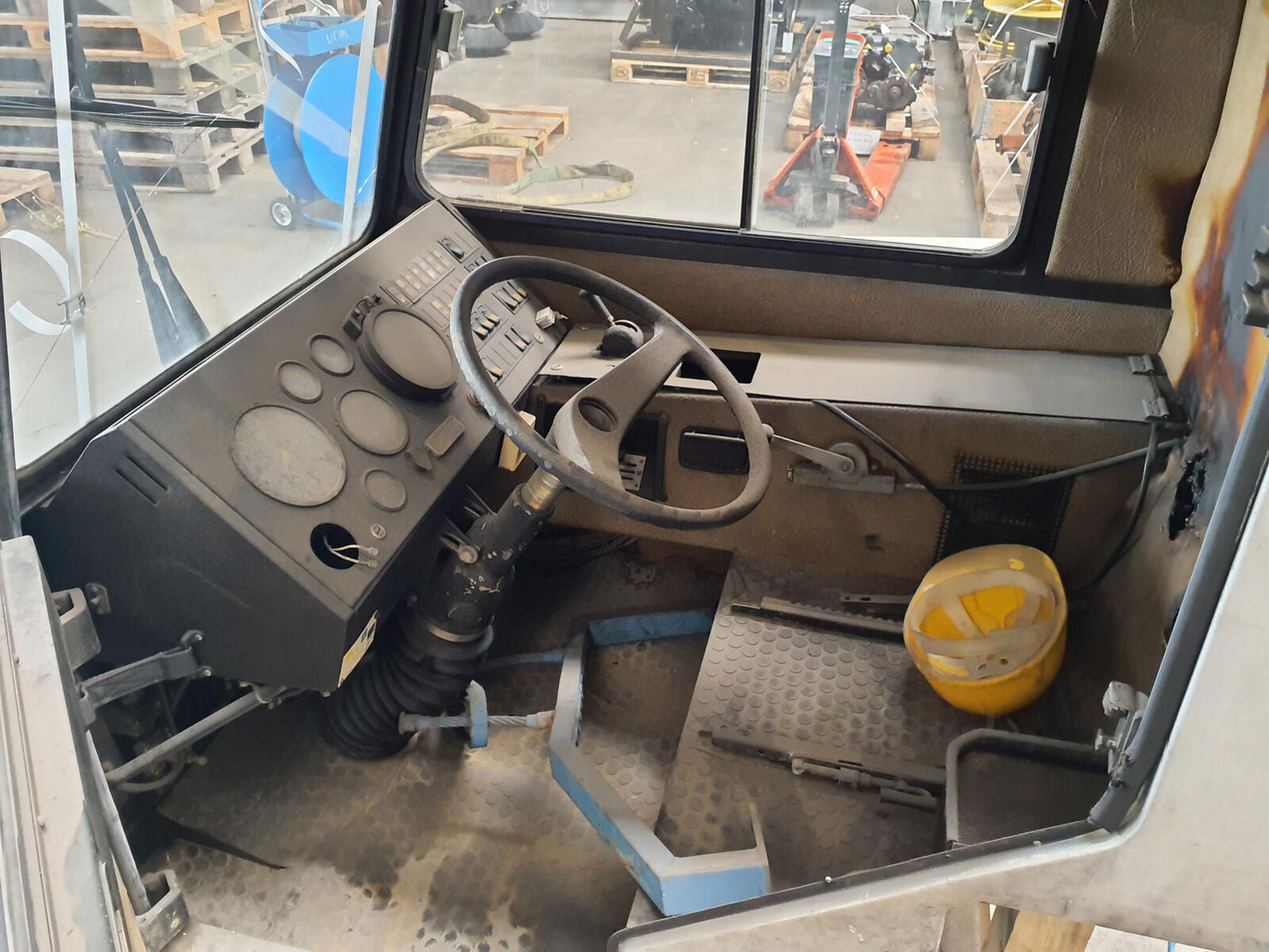 Liebherr LTM 1035/3 lower cabin - תא עבור עגורן נייד: תמונה 5 Liebherr LTM 1035/3 lower cabin - תא עבור עגורן נייד: תמונה 5