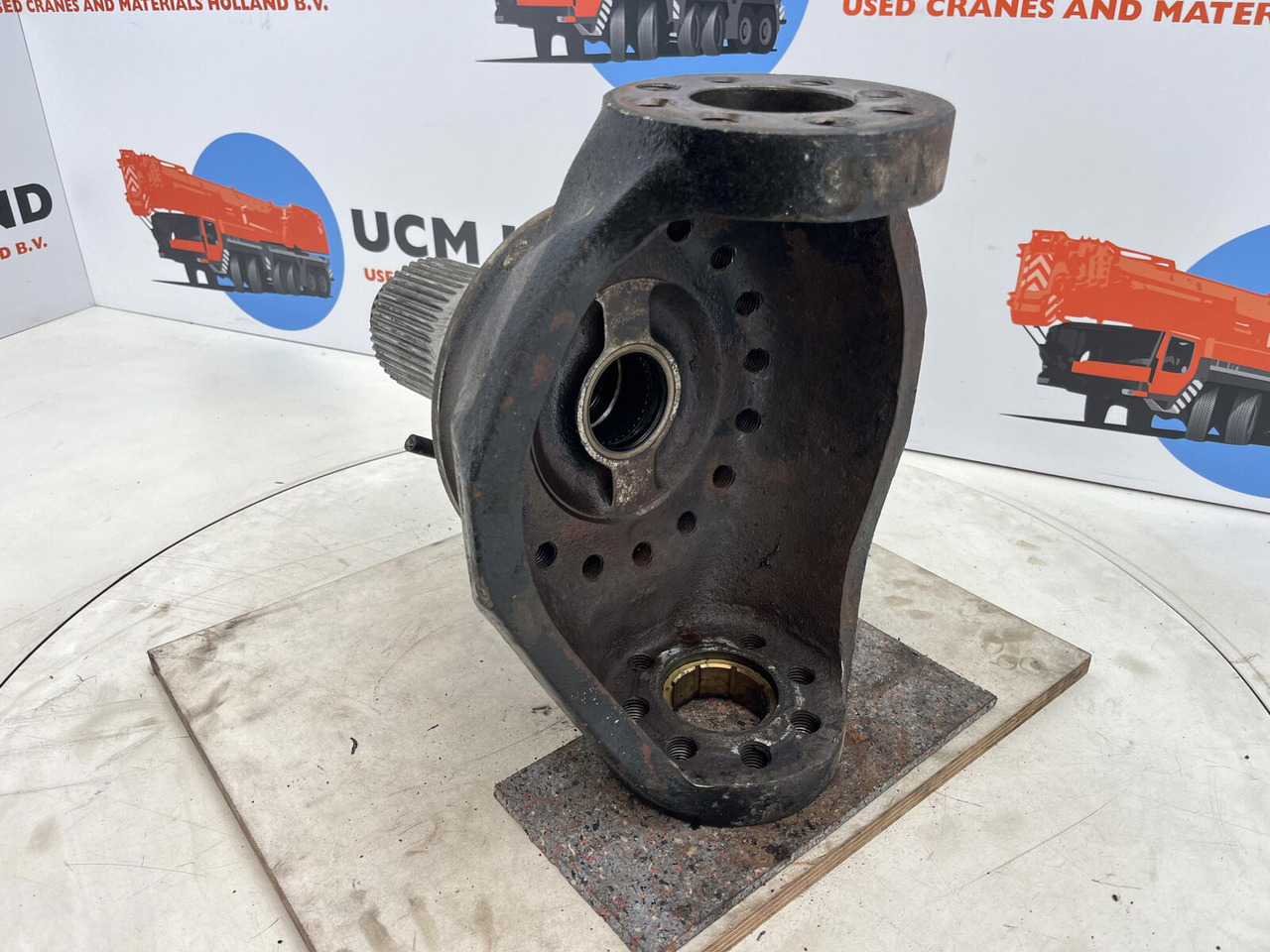 Liebherr LTM 1035 Steering knuckle 16 holes axle 1 - מפרק היגוי עבור עגורן נייד: תמונה 4 Liebherr LTM 1035 Steering knuckle 16 holes axle 1 - מפרק היגוי עבור עגורן נייד: תמונה 4