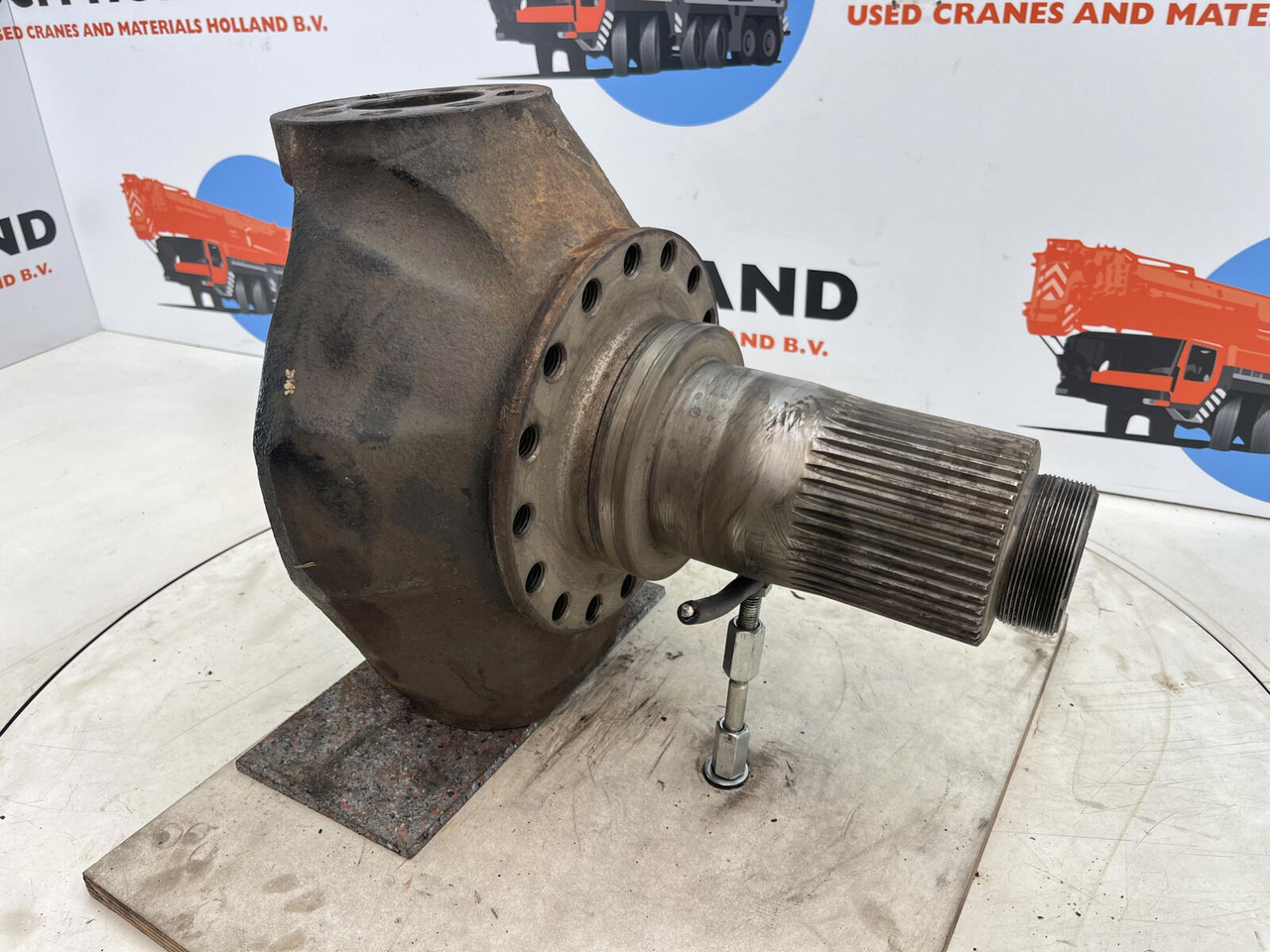 Liebherr LTM 1035 Steering knuckle 16 holes axle 1 - מפרק היגוי עבור עגורן נייד: תמונה 3 Liebherr LTM 1035 Steering knuckle 16 holes axle 1 - מפרק היגוי עבור עגורן נייד: תמונה 3