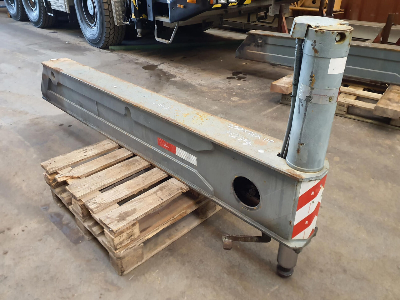 Liebherr LTM 1050-1 Outrigger rear - מתלה עבור עגורן נייד: תמונה 1 Liebherr LTM 1050-1 Outrigger rear - מתלה עבור עגורן נייד: תמונה 1
