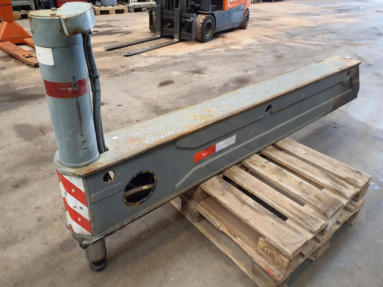 Liebherr LTM 1050-1 Outrigger rear - מתלה עבור עגורן נייד: תמונה 2 Liebherr LTM 1050-1 Outrigger rear - מתלה עבור עגורן נייד: תמונה 2