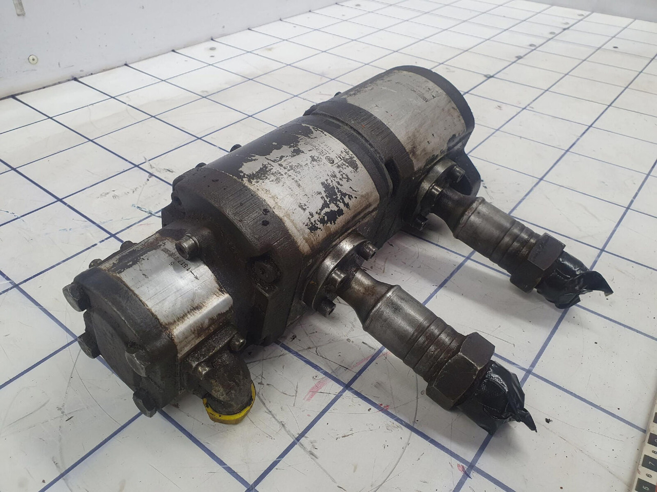 Liebherr LTM 1050-1 TRIPLE GEAR PUMP - משאבה הידרולית עבור עגורן נייד: תמונה 3 Liebherr LTM 1050-1 TRIPLE GEAR PUMP - משאבה הידרולית עבור עגורן נייד: תמונה 3