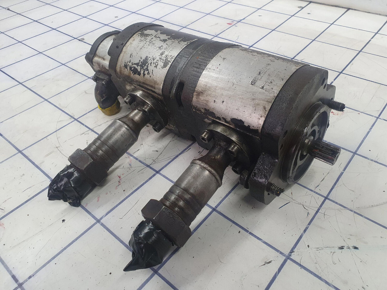 Liebherr LTM 1050-1 TRIPLE GEAR PUMP - משאבה הידרולית עבור עגורן נייד: תמונה 4 Liebherr LTM 1050-1 TRIPLE GEAR PUMP - משאבה הידרולית עבור עגורן נייד: תמונה 4