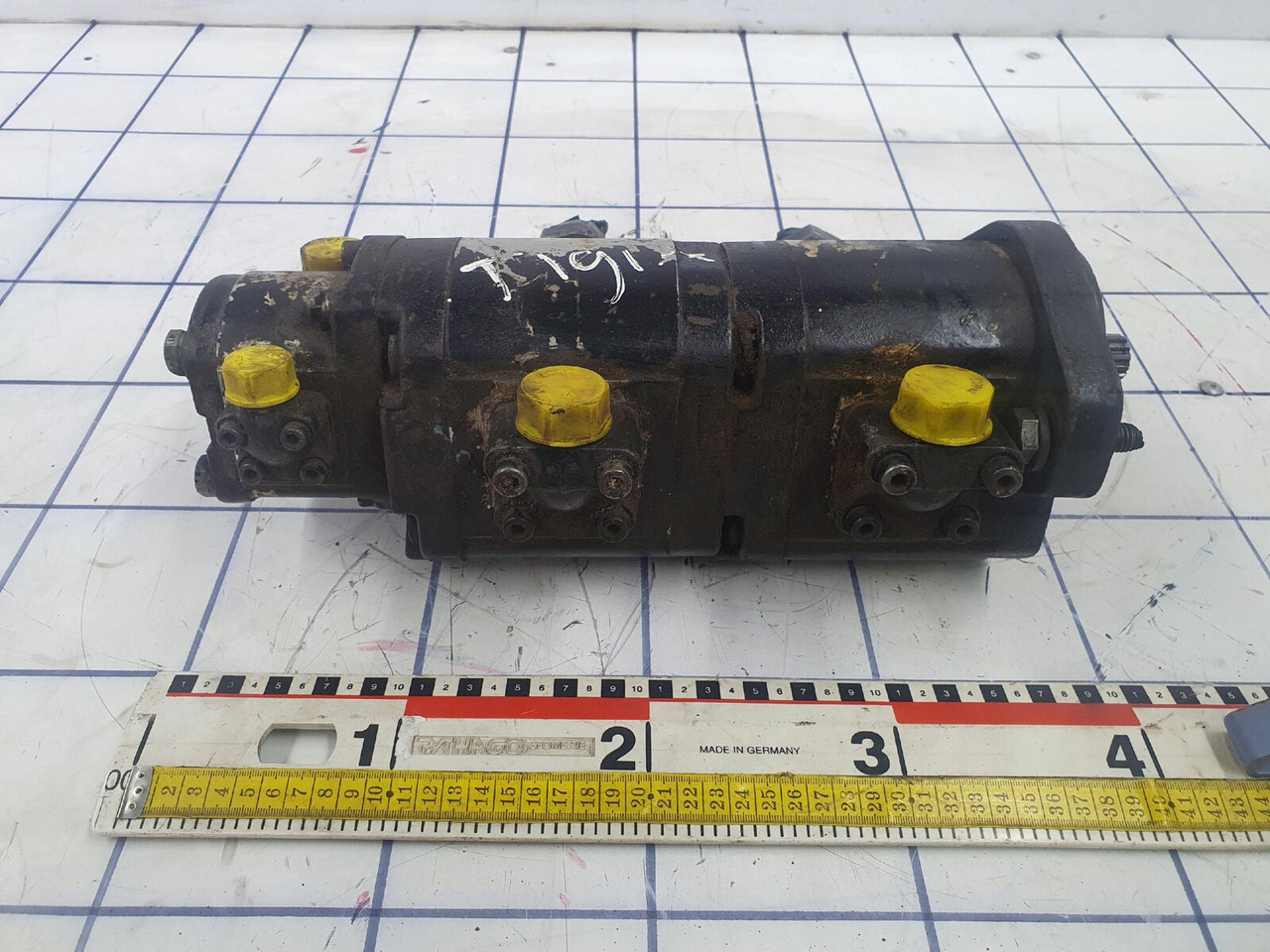 Liebherr LTM 1050-1 TRIPLE GEAR PUMP - משאבה הידרולית עבור עגורן נייד: תמונה 1 Liebherr LTM 1050-1 TRIPLE GEAR PUMP - משאבה הידרולית עבור עגורן נייד: תמונה 1