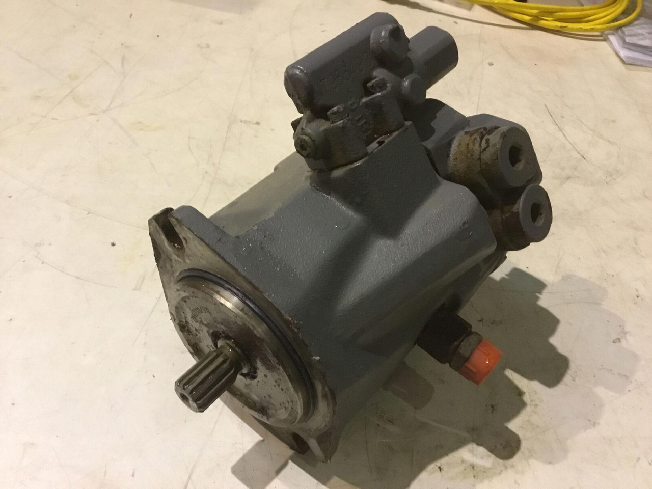 Liebherr LTM 1055-3.2 variable pump - משאבה הידרולית עבור עגורן נייד: תמונה 4 Liebherr LTM 1055-3.2 variable pump - משאבה הידרולית עבור עגורן נייד: תמונה 4