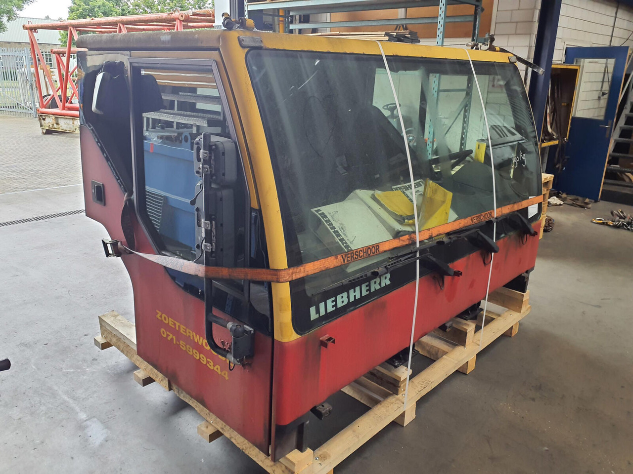 Liebherr LTM 1060-2 drivers cabin - תא עבור עגורן: תמונה 2 Liebherr LTM 1060-2 drivers cabin - תא עבור עגורן: תמונה 2