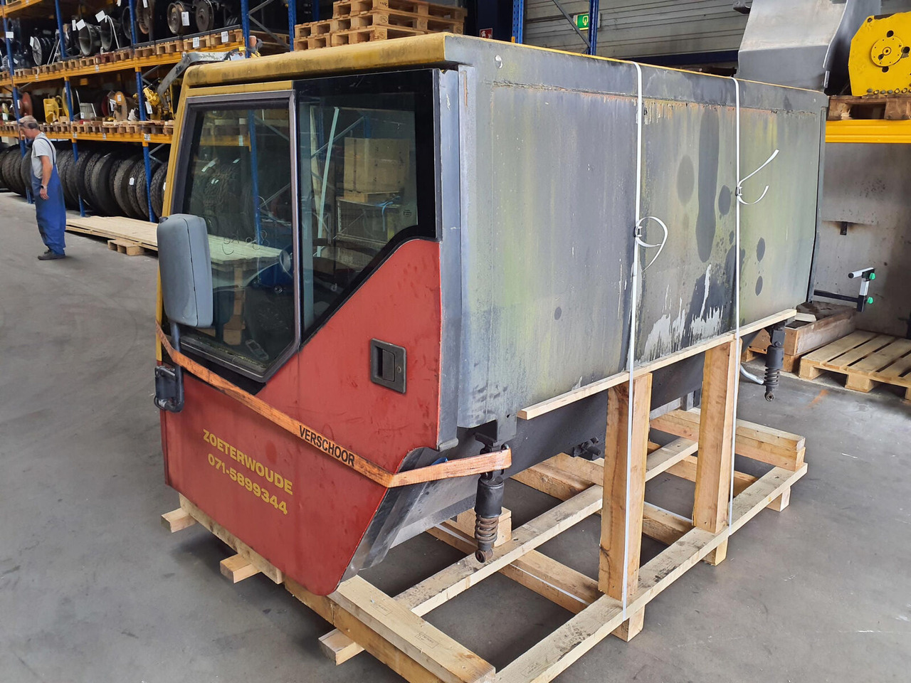 Liebherr LTM 1060-2 drivers cabin - תא עבור עגורן: תמונה 4 Liebherr LTM 1060-2 drivers cabin - תא עבור עגורן: תמונה 4