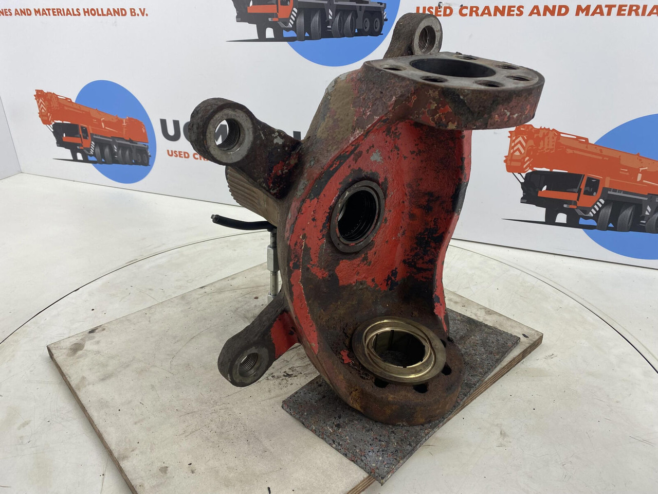 Liebherr LTM 1060 Steering knuckle axle 1 and 2 - מפרק היגוי עבור עגורן נייד: תמונה 4 Liebherr LTM 1060 Steering knuckle axle 1 and 2 - מפרק היגוי עבור עגורן נייד: תמונה 4