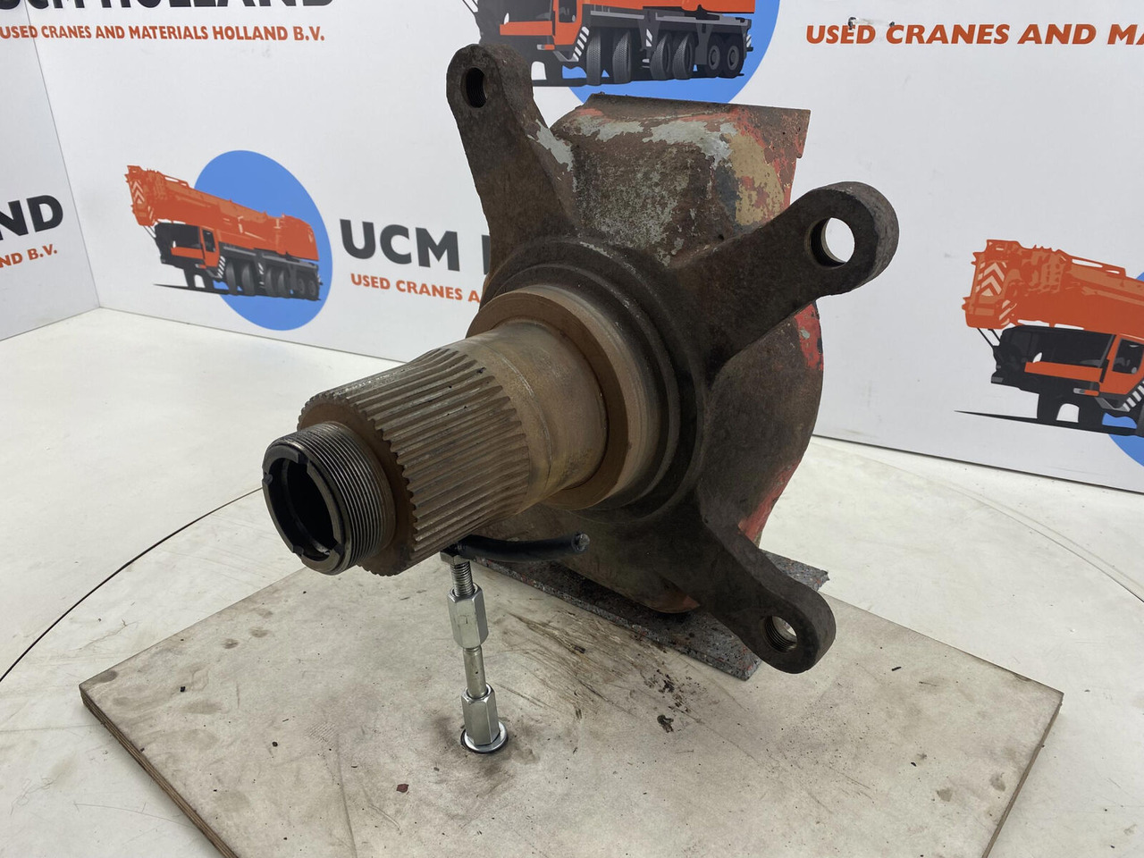 Liebherr LTM 1060 Steering knuckle axle 1 and 2 - מפרק היגוי עבור עגורן נייד: תמונה 1 Liebherr LTM 1060 Steering knuckle axle 1 and 2 - מפרק היגוי עבור עגורן נייד: תמונה 1