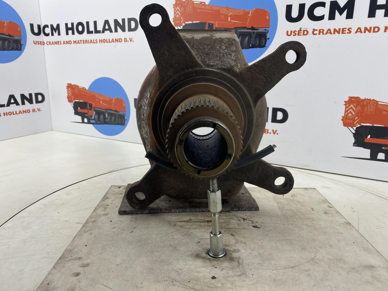 Liebherr LTM 1060 Steering knuckle axle 1 and 2 - מפרק היגוי עבור עגורן נייד: תמונה 2 Liebherr LTM 1060 Steering knuckle axle 1 and 2 - מפרק היגוי עבור עגורן נייד: תמונה 2
