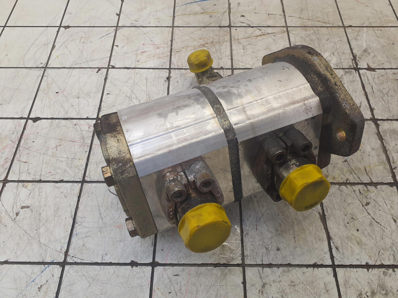 Liebherr LTM 1070-4.1 TWO-STAGE PUMP - משאבה הידרולית עבור עגורן נייד: תמונה 3 Liebherr LTM 1070-4.1 TWO-STAGE PUMP - משאבה הידרולית עבור עגורן נייד: תמונה 3