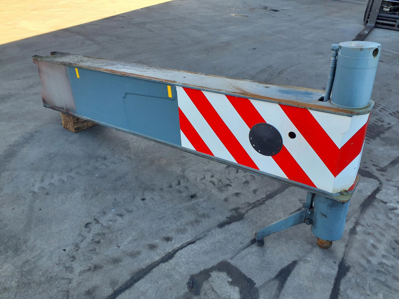 Liebherr LTM 1070-4.1 outrigger beam complete rear - מתלה עבור עגורן נייד: תמונה 1 Liebherr LTM 1070-4.1 outrigger beam complete rear - מתלה עבור עגורן נייד: תמונה 1