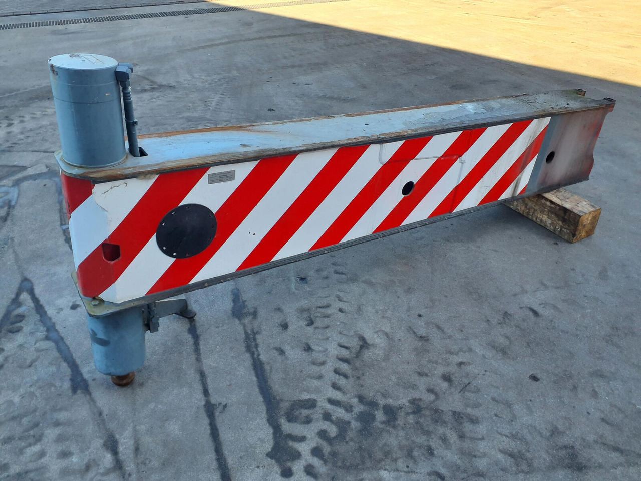 Liebherr LTM 1070-4.1 outrigger beam complete rear - מתלה עבור עגורן נייד: תמונה 2 Liebherr LTM 1070-4.1 outrigger beam complete rear - מתלה עבור עגורן נייד: תמונה 2