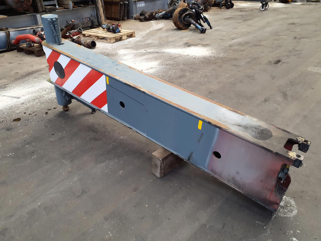Liebherr LTM 1070-4.1 outrigger beam complete rear - מתלה עבור עגורן נייד: תמונה 4 Liebherr LTM 1070-4.1 outrigger beam complete rear - מתלה עבור עגורן נייד: תמונה 4