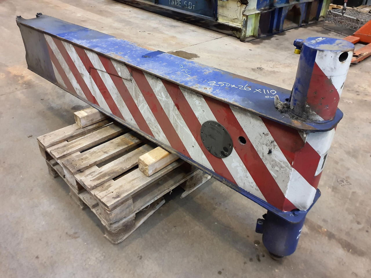 Liebherr LTM 1070-4.2 outrigger rear - מתלה עבור עגורן נייד: תמונה 1 Liebherr LTM 1070-4.2 outrigger rear - מתלה עבור עגורן נייד: תמונה 1