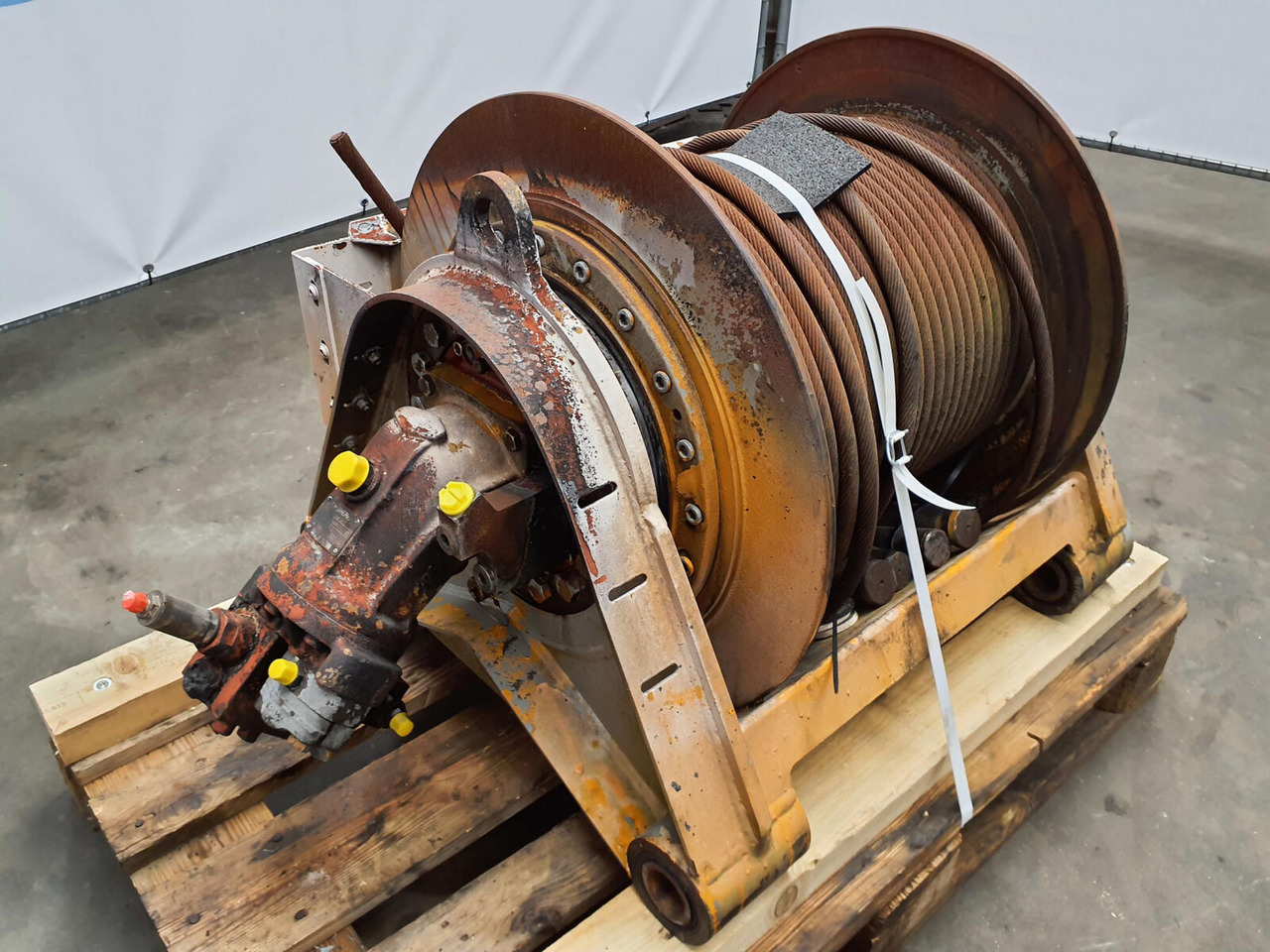 Liebherr LTM 1070-4.2 winch - כננת עבור עגורן נייד: תמונה 1 Liebherr LTM 1070-4.2 winch - כננת עבור עגורן נייד: תמונה 1