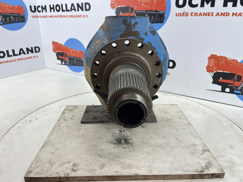 Liebherr LTM 1070 Steering knuckle 16 holes axle 4 - מפרק היגוי עבור עגורן: תמונה 2 Liebherr LTM 1070 Steering knuckle 16 holes axle 4 - מפרק היגוי עבור עגורן: תמונה 2