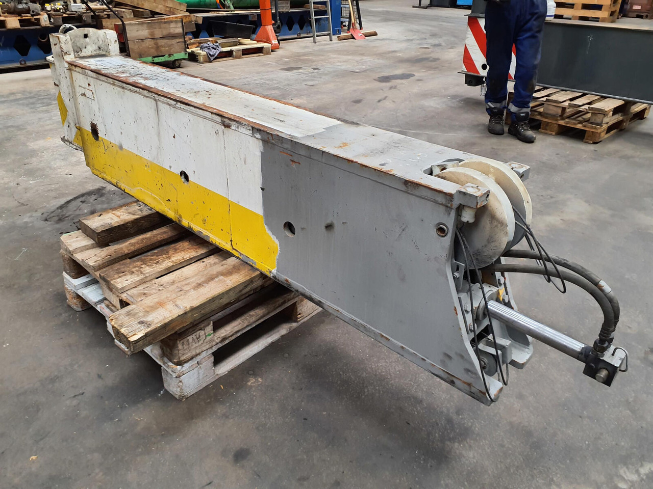 Liebherr LTM 1090-2 outrigger beam - מתלה עבור עגורן: תמונה 4 Liebherr LTM 1090-2 outrigger beam - מתלה עבור עגורן: תמונה 4