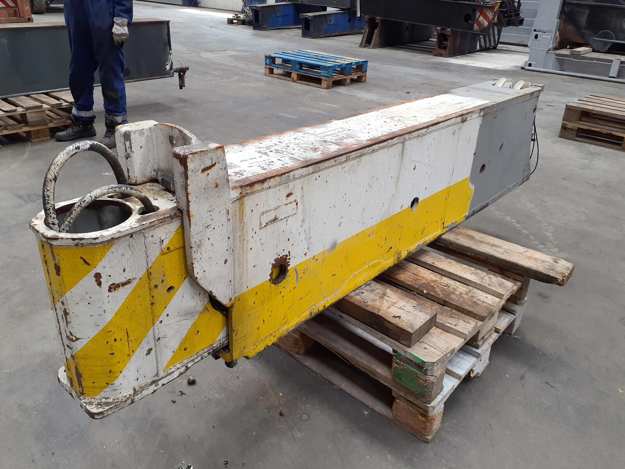 Liebherr LTM 1090-2 outrigger beam - מתלה עבור עגורן: תמונה 2 Liebherr LTM 1090-2 outrigger beam - מתלה עבור עגורן: תמונה 2