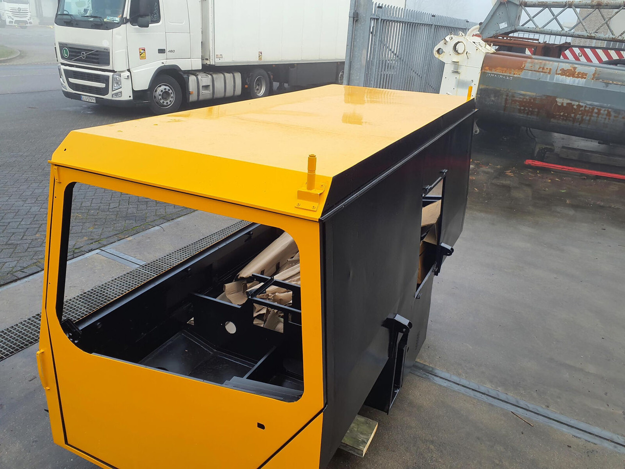 Liebherr LTM 1090 drivers cabin - תא עבור עגורן נייד: תמונה 5 Liebherr LTM 1090 drivers cabin - תא עבור עגורן נייד: תמונה 5