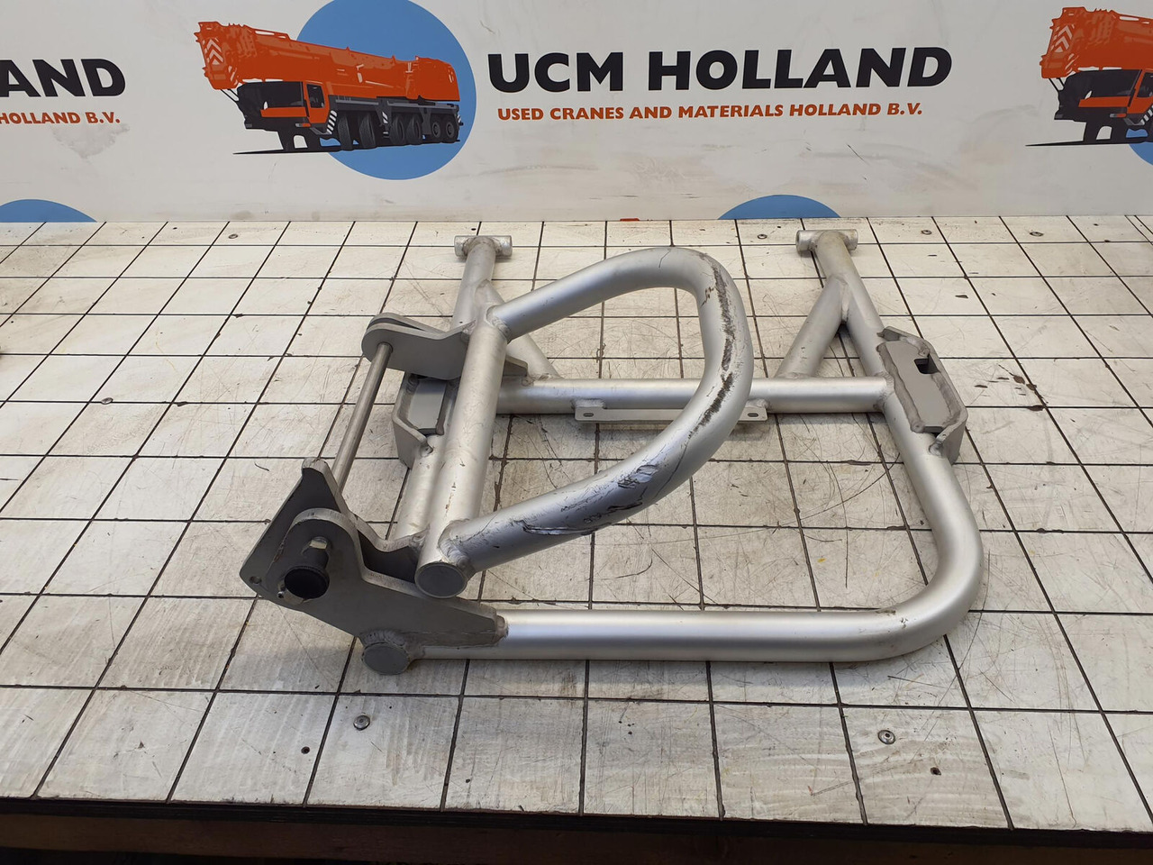 Liebherr LTM 1250-5.1 guard railing 40X500X760 - גוף וחלק חיצוני עבור עגורן נייד: תמונה 4 Liebherr LTM 1250-5.1 guard railing 40X500X760 - גוף וחלק חיצוני עבור עגורן נייד: תמונה 4