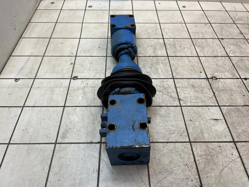 Liebherr LTM 1400-7.1 cylinder connection - צילינדר הידרולי עבור עגורן: תמונה 4 Liebherr LTM 1400-7.1 cylinder connection - צילינדר הידרולי עבור עגורן: תמונה 4