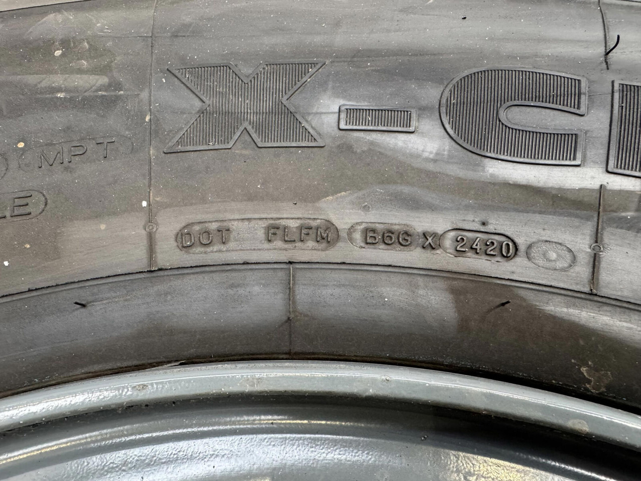 Liebherr Wheel 445/95 R25 10 12 1p - חבילת גלגלים וצמיגים עבור עגורן: תמונה 4 Liebherr Wheel 445/95 R25 10 12 1p - חבילת גלגלים וצמיגים עבור עגורן: תמונה 4