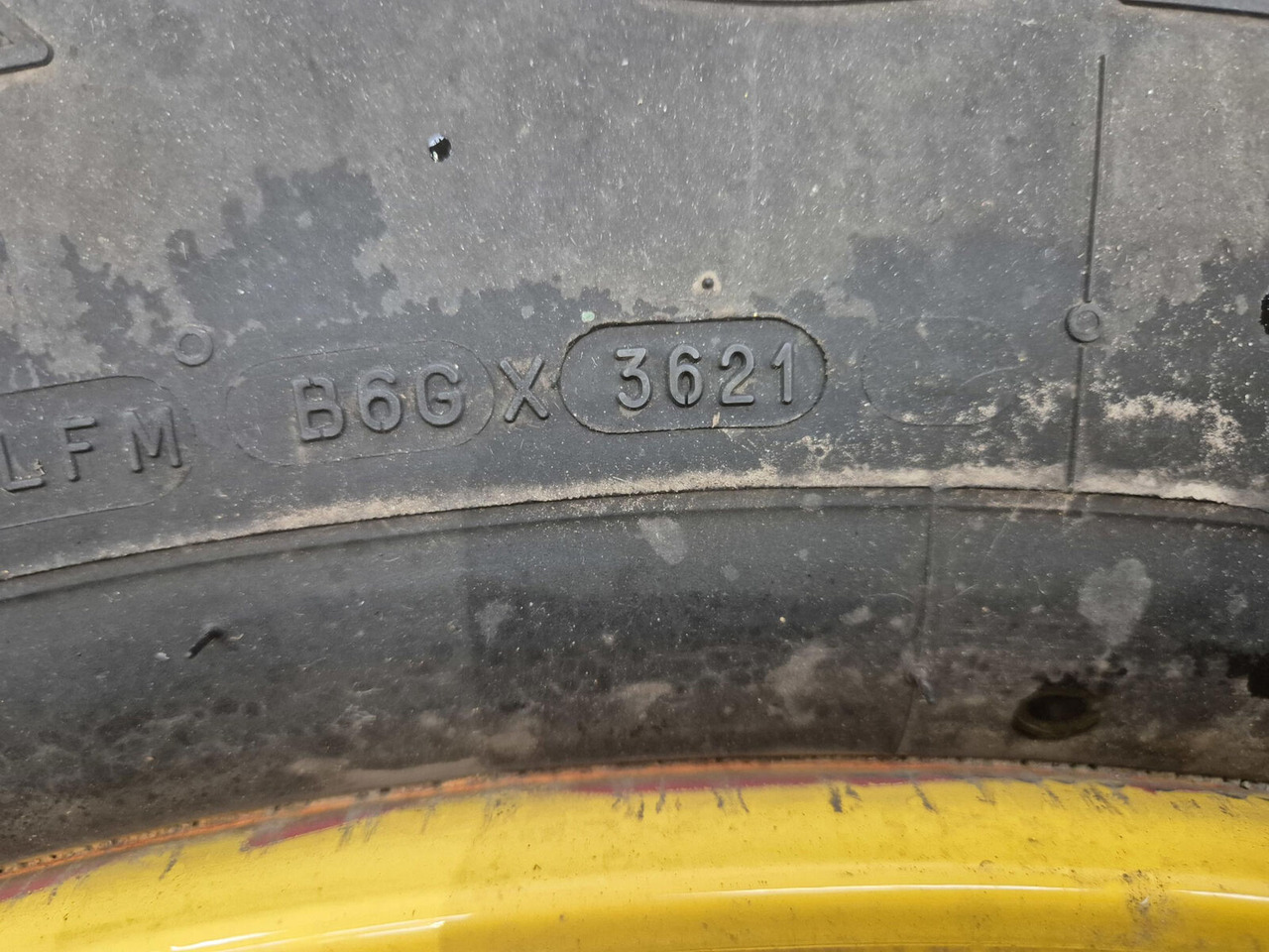 Liebherr Wheel 445/95R25 10 12 1p - חבילת גלגלים וצמיגים עבור עגורן: תמונה 4 Liebherr Wheel 445/95R25 10 12 1p - חבילת גלגלים וצמיגים עבור עגורן: תמונה 4