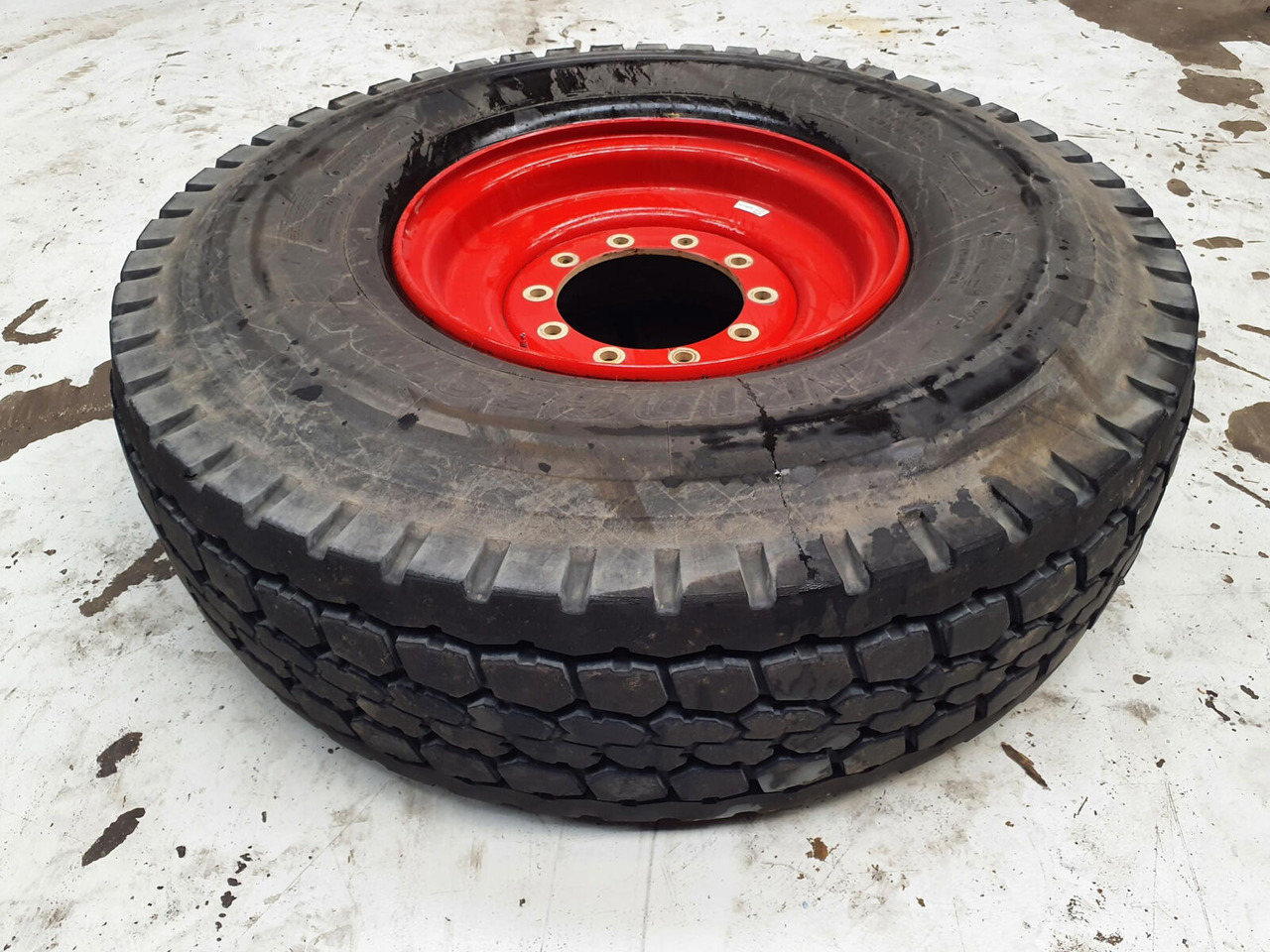 Liebherr Wheel 445/95R25 10 12 1p - חבילת גלגלים וצמיגים עבור עגורן: תמונה 1 Liebherr Wheel 445/95R25 10 12 1p - חבילת גלגלים וצמיגים עבור עגורן: תמונה 1