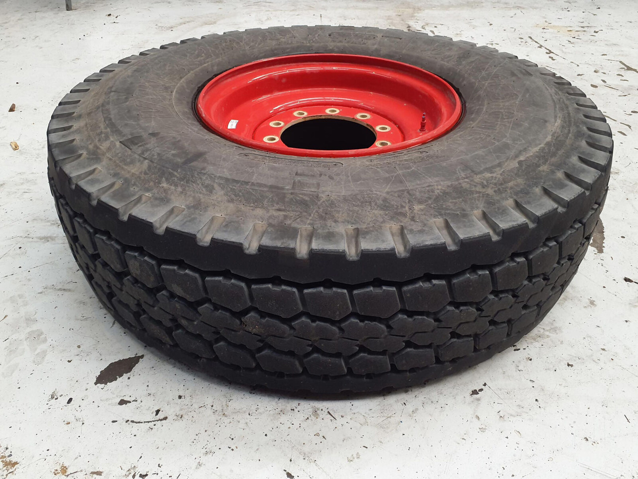 Liebherr Wheel 445/95R25 10 12 1p - חבילת גלגלים וצמיגים עבור עגורן: תמונה 1 Liebherr Wheel 445/95R25 10 12 1p - חבילת גלגלים וצמיגים עבור עגורן: תמונה 1