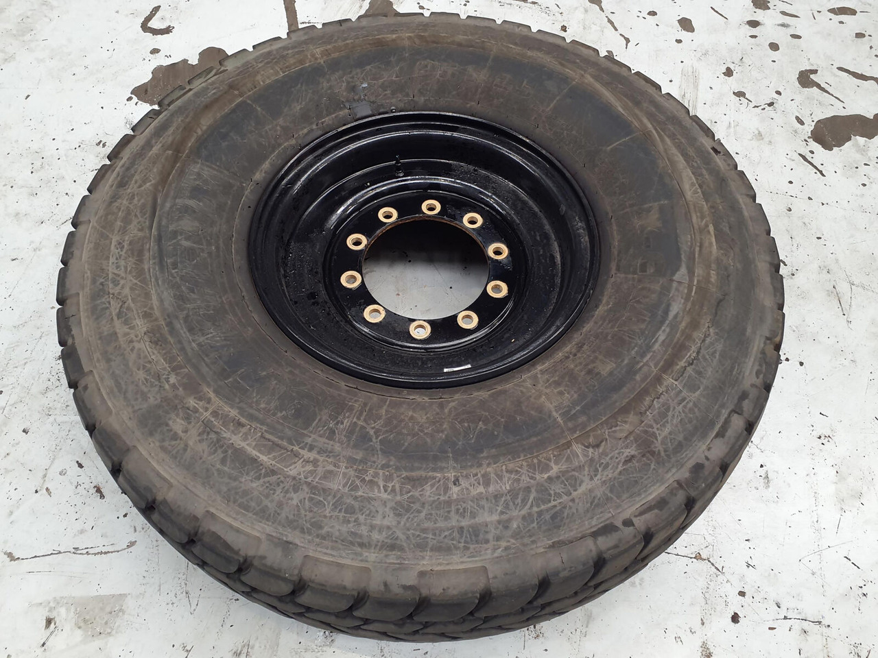 Liebherr Wheel 445/95R25 10 12 1p - חבילת גלגלים וצמיגים עבור עגורן: תמונה 2 Liebherr Wheel 445/95R25 10 12 1p - חבילת גלגלים וצמיגים עבור עגורן: תמונה 2