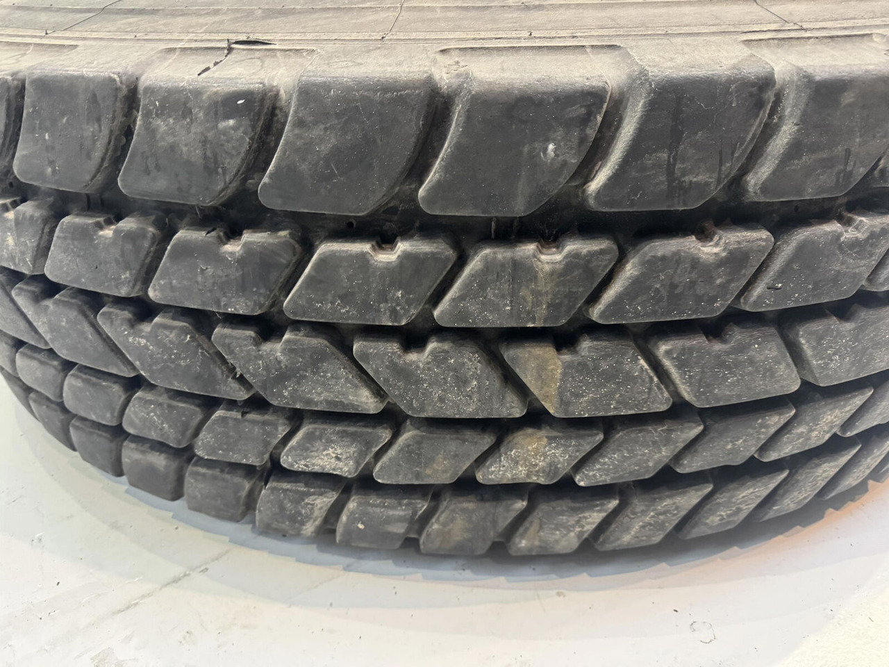 Liebherr Wheel 445/95R25 10 12 1p - חבילת גלגלים וצמיגים עבור עגורן: תמונה 3 Liebherr Wheel 445/95R25 10 12 1p - חבילת גלגלים וצמיגים עבור עגורן: תמונה 3