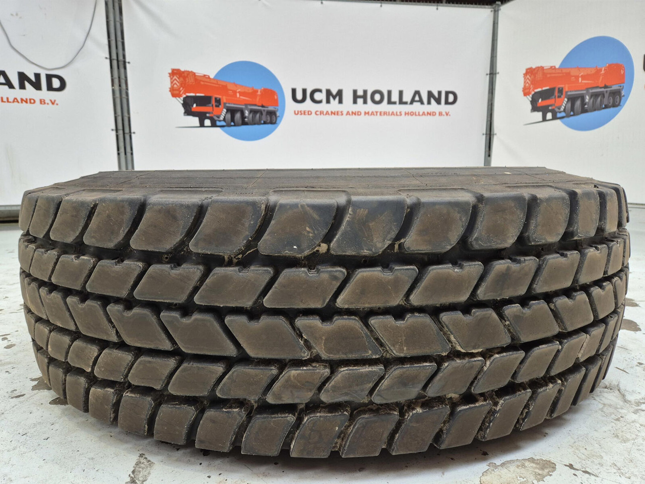 Liebherr Wheel 445/95R25 10 12 1p - חבילת גלגלים וצמיגים עבור עגורן: תמונה 3 Liebherr Wheel 445/95R25 10 12 1p - חבילת גלגלים וצמיגים עבור עגורן: תמונה 3