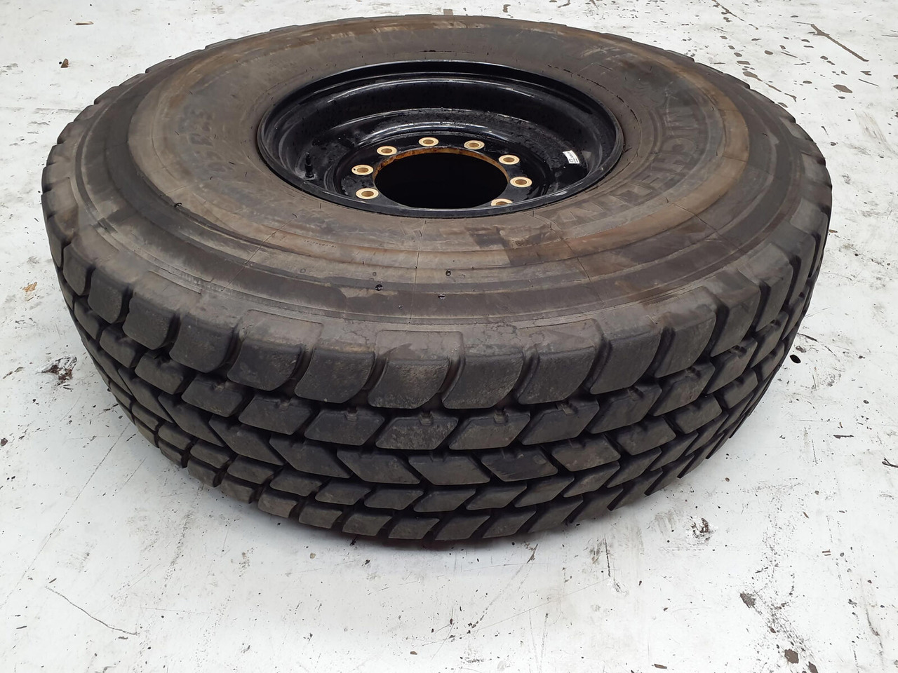 Liebherr Wheel 445/95R25 10 12 1p - חבילת גלגלים וצמיגים עבור עגורן: תמונה 1 Liebherr Wheel 445/95R25 10 12 1p - חבילת גלגלים וצמיגים עבור עגורן: תמונה 1