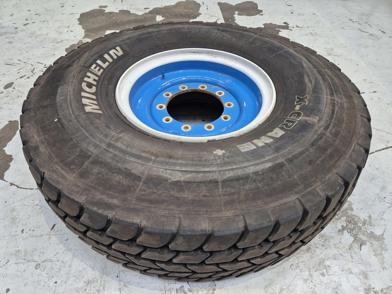 Liebherr Wheel 445/95R25 10 12 1p - חבילת גלגלים וצמיגים עבור עגורן: תמונה 1 Liebherr Wheel 445/95R25 10 12 1p - חבילת גלגלים וצמיגים עבור עגורן: תמונה 1