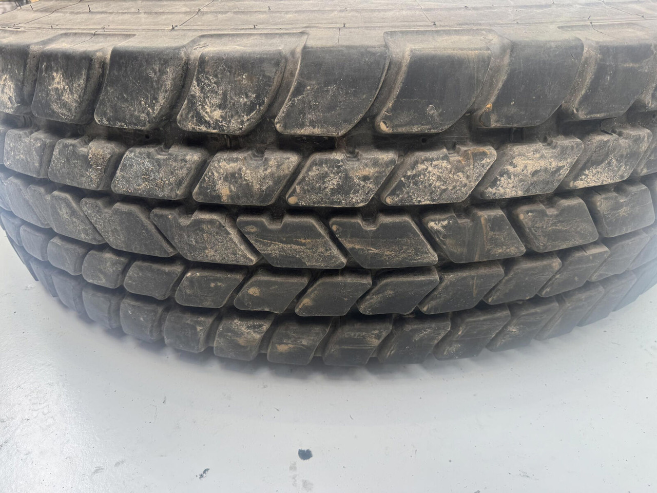 Liebherr Wheel 445/95R25 10 12 1p - חבילת גלגלים וצמיגים עבור עגורן: תמונה 3 Liebherr Wheel 445/95R25 10 12 1p - חבילת גלגלים וצמיגים עבור עגורן: תמונה 3