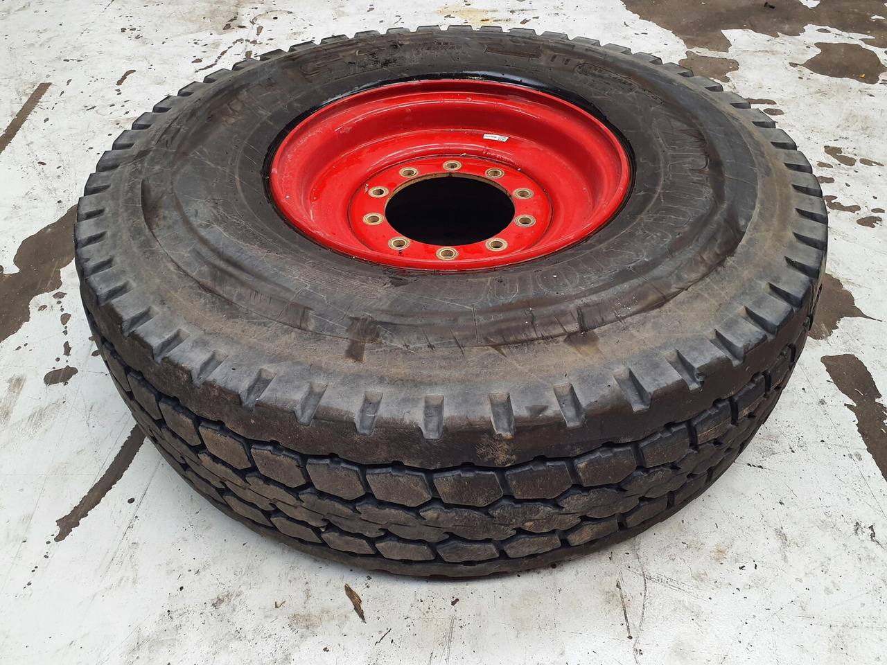 Liebherr Wheel 445/95R25 10 12 1p - חבילת גלגלים וצמיגים עבור עגורן: תמונה 1 Liebherr Wheel 445/95R25 10 12 1p - חבילת גלגלים וצמיגים עבור עגורן: תמונה 1