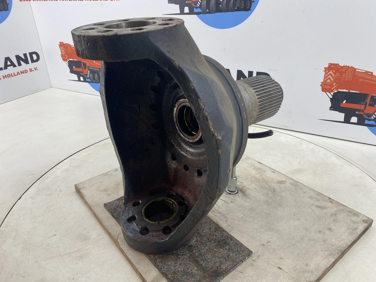 מפרק היגוי עבור עגורן נייד PPM 250 ATT Steering knuckle 16 holes axle 1: תמונה 6