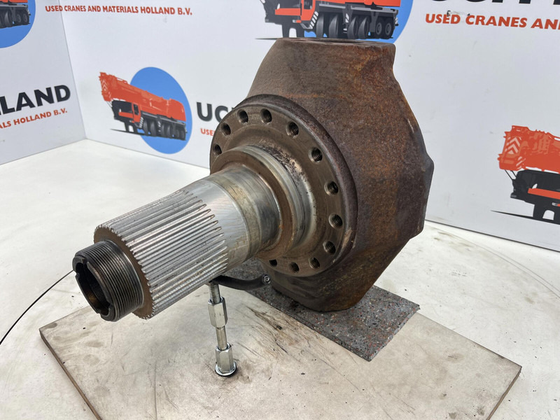PPM ATT 600 Steering knuckle 16 holes axle 2 - מפרק היגוי עבור עגורן: תמונה 1 PPM ATT 600 Steering knuckle 16 holes axle 2 - מפרק היגוי עבור עגורן: תמונה 1