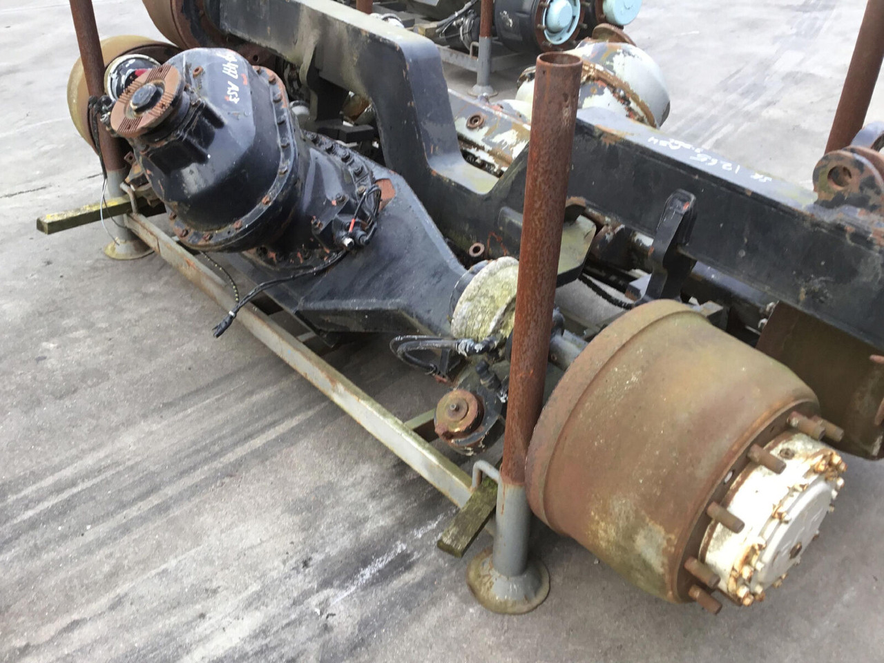 Spierings SK 477 axle 3 - סרן וחלקים עבור עגורן נייד: תמונה 2 Spierings SK 477 axle 3 - סרן וחלקים עבור עגורן נייד: תמונה 2
