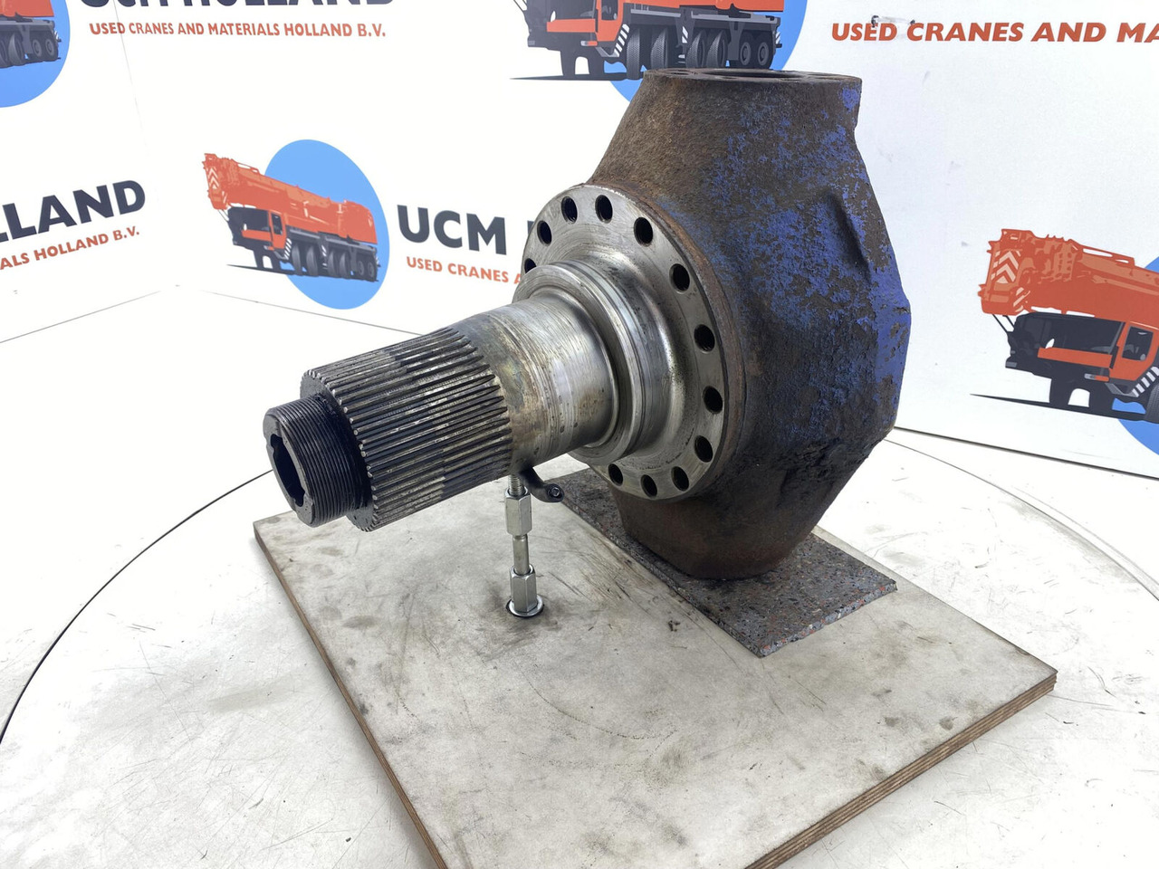 Terex AC 205 Steering knuckle 16 holes - מפרק היגוי עבור עגורן נייד: תמונה 1 Terex AC 205 Steering knuckle 16 holes - מפרק היגוי עבור עגורן נייד: תמונה 1
