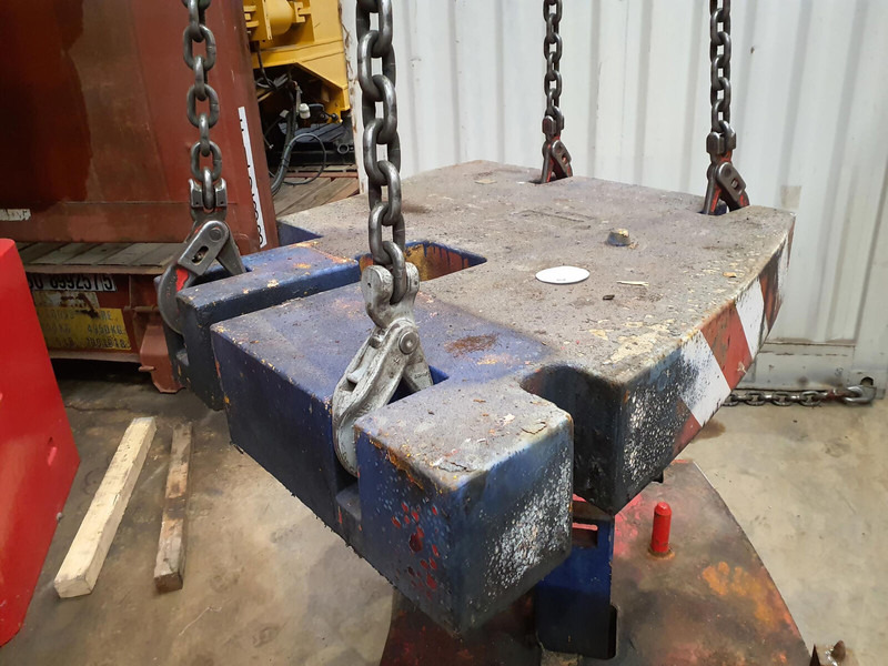 Terex AC 205 counterweight right side 2,1 ton - משקל נגד עבור מכונת בנייה: תמונה 1 Terex AC 205 counterweight right side 2,1 ton - משקל נגד עבור מכונת בנייה: תמונה 1