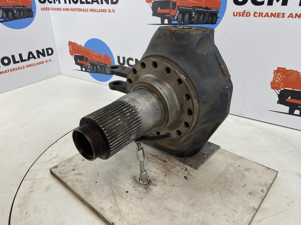 Terex Demag AC 35 Steering knuckle 16 holes axle 2 right - מפרק היגוי עבור עגורן נייד: תמונה 1 Terex Demag AC 35 Steering knuckle 16 holes axle 2 right - מפרק היגוי עבור עגורן נייד: תמונה 1