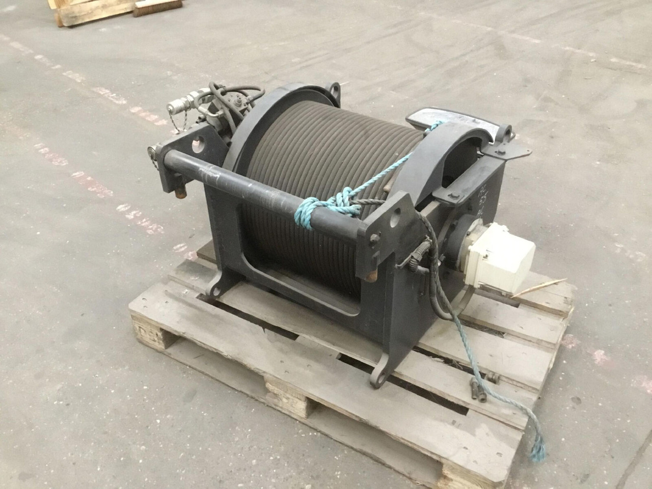 Terex Demag AC55-L winch - כננת עבור עגורן נייד: תמונה 3 Terex Demag AC55-L winch - כננת עבור עגורן נייד: תמונה 3