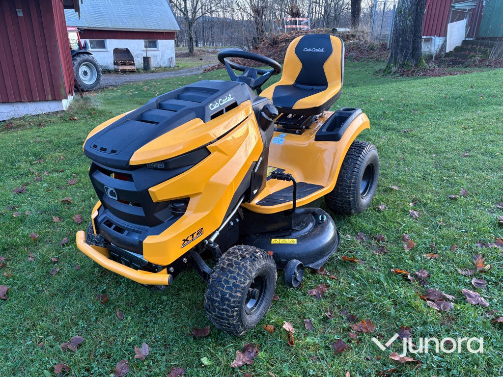 Åkgräsklippare - Cub Cadet - מכסחת גינה: תמונה 1 Åkgräsklippare - Cub Cadet - מכסחת גינה: תמונה 1