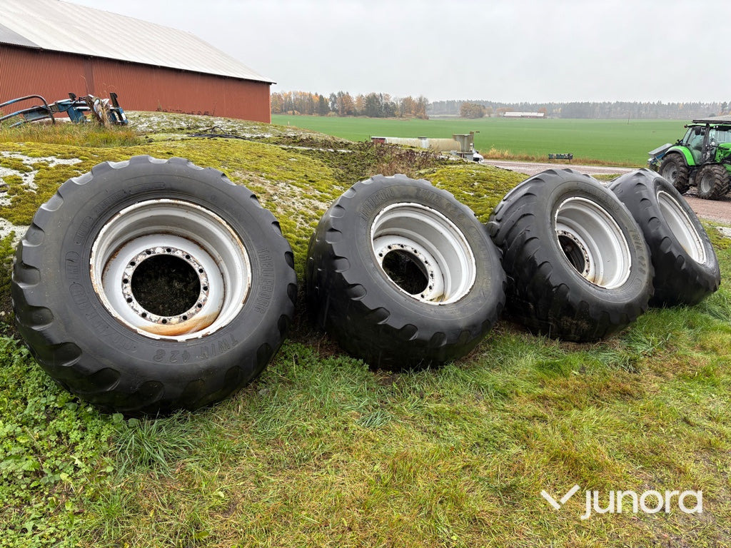 Däck - Trelleborg Twin 428 med fälg - צמיג: תמונה 1 Däck - Trelleborg Twin 428 med fälg - צמיג: תמונה 1